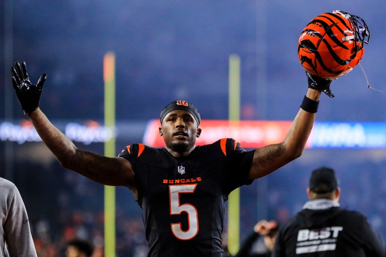 What happened to Tee Higgins? Live injury updates for NFL Week 18
