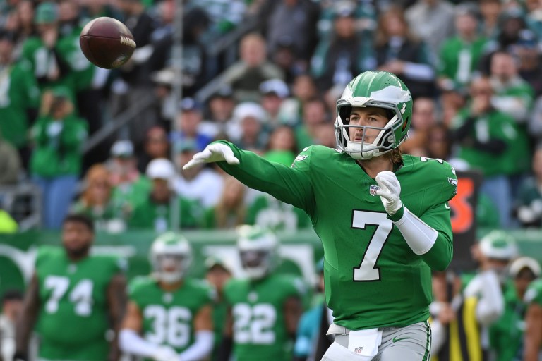 What happened to Kenny Pickett? Live injury updates for NFL Week 17