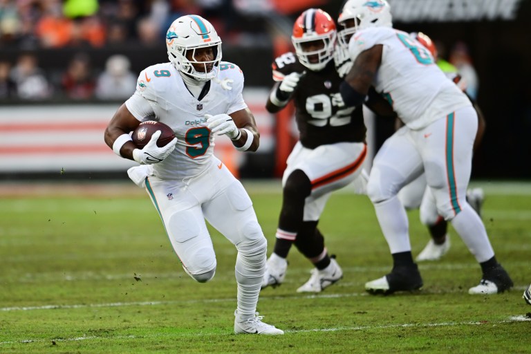 Jets vs. Dolphins Week 18 NFL Picks & Predictions on DraftKings Sportsbook