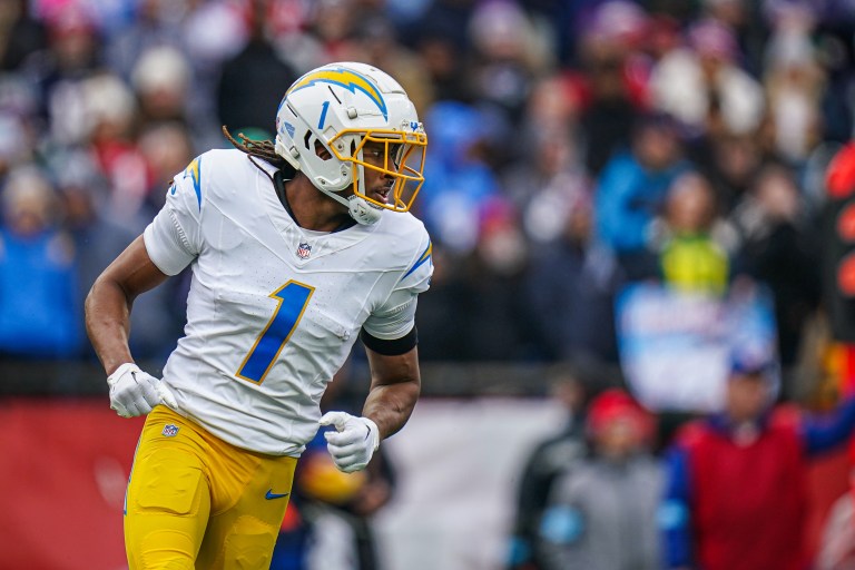 Raiders vs. Chargers Week 18 NFL Picks & Predictions on DraftKings Sportsbook