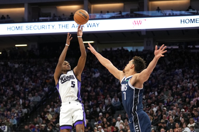 Best De’Aaron Fox prop bets for Kings vs. 76ers