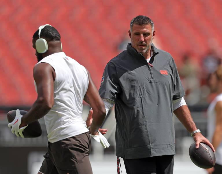 Mike Vrabel agrees to multi-year deal with Patriots to be new franchise head coach