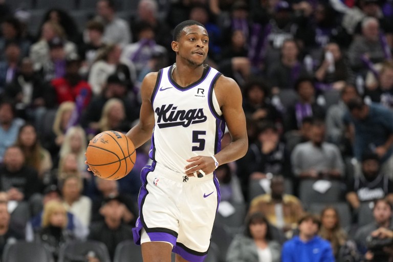 Could De’Aaron Fox be traded to the Spurs?