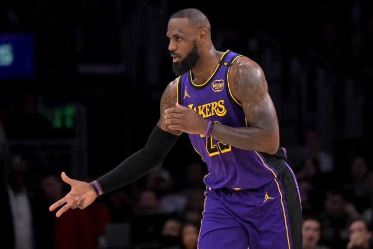 Best LeBron James prop bets for Lakers at Wizards
