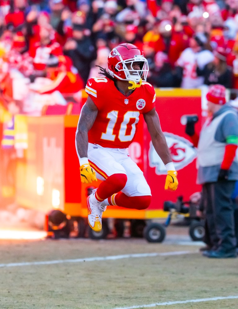 How many carries will Isiah Pacheco see in Super Bowl 2025?