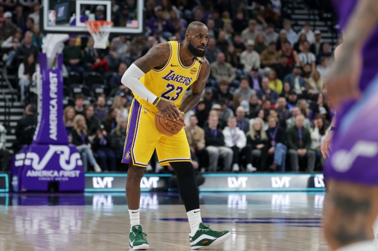Best LeBron James prop bets for Lakers vs. Hornets