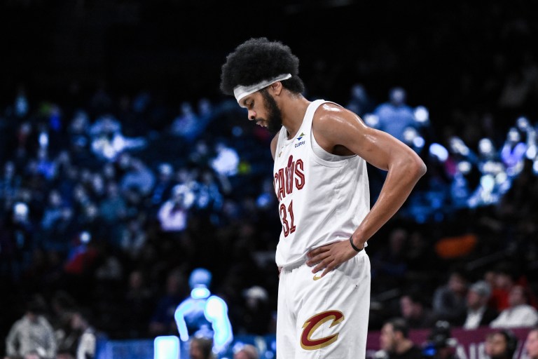 What happened to Jarrett Allen? Live injury updates for Cavaliers vs. Knicks