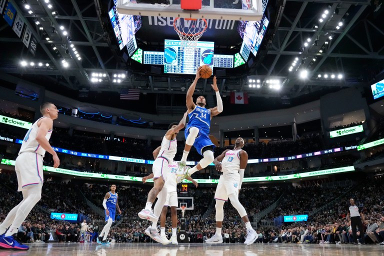 Best Giannis Antetokounmpo Prop Bets for Bucks at Rockets