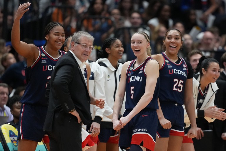 What are the odds for South Carolina vs. Connecticut in the National Championship?