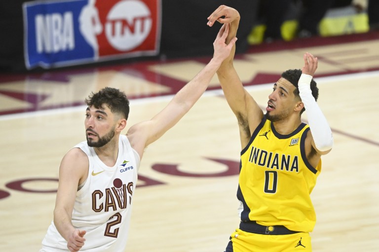WATCH: Pacers steal Game 2 from Cavaliers on Tyrese Haliburton game-winner