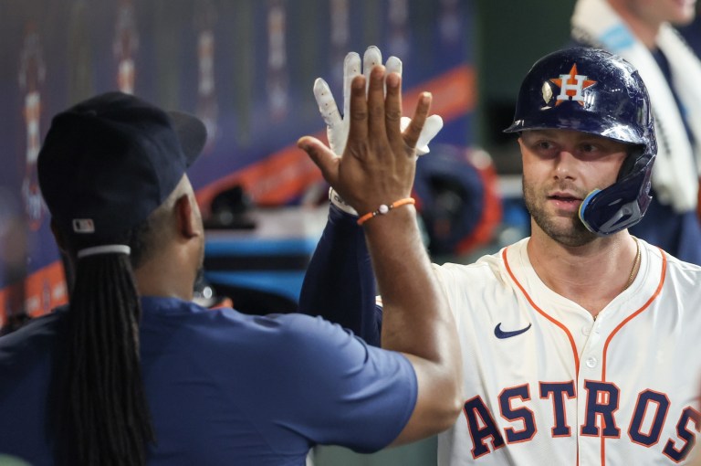 MLB Injury Update: Christian Walker leaves game with hand injury