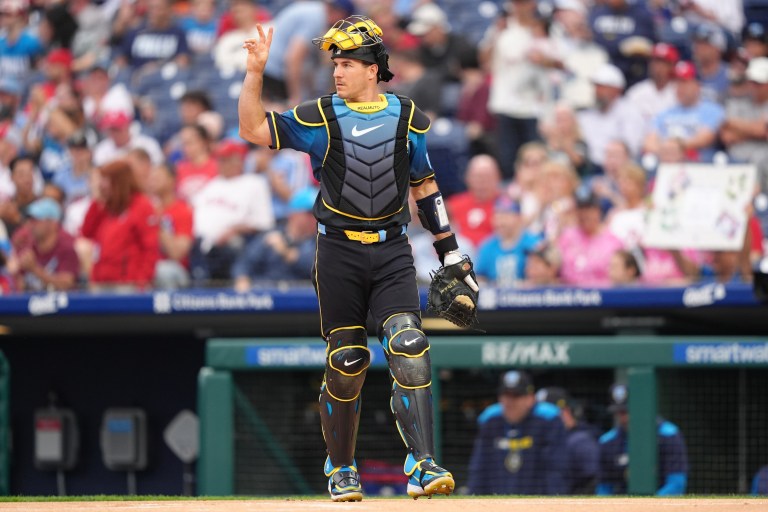 What happened to J.T. Realmuto? Live injury updates for Phillies at Blue Jays 6/4/25