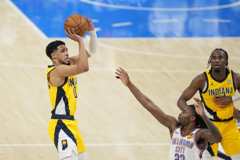 WATCH: Tyrese Haliburton nails game-winner as Pacers stun Thunder in Game 1