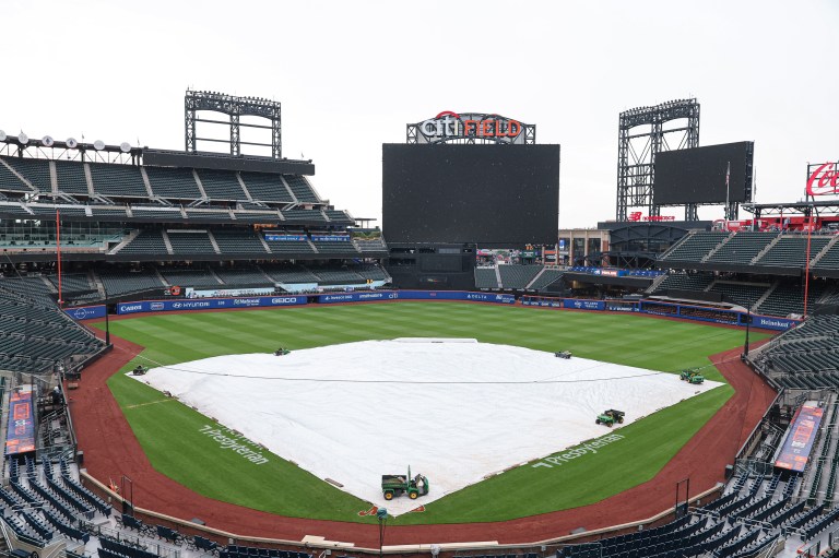 Braves at Mets game delayed due to rain Wednesday 8/13/25