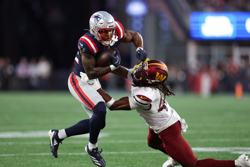 WATCH: Patriots rookie TreVeyon Henderson scores on first NFL touch