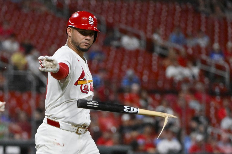 What happened to Willson Contreras? Live injury updates for Cardinals vs. Rockies 8/12/25