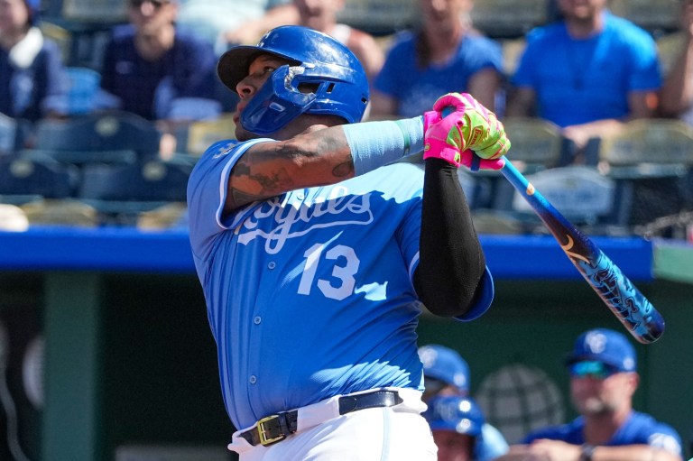 What happened to Salvador Perez? Live injury updates for Royals vs. Rangers 8/18/25