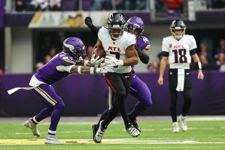 Start Jordan Addison and Bijan Robinson as your Captain Picks for Monday Night Football